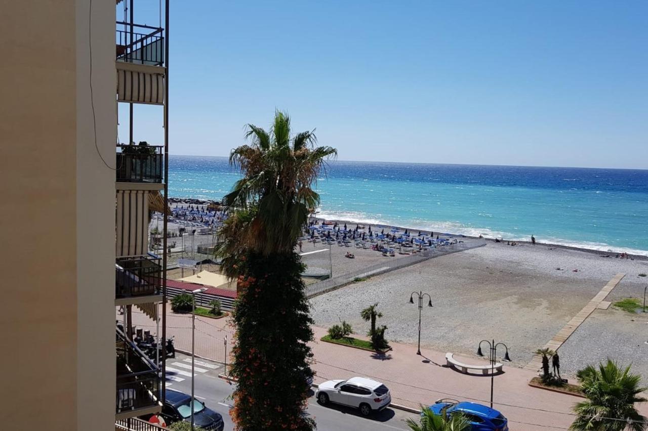 Апартаменты Casalmare Sabina Вентимилья Экстерьер фото